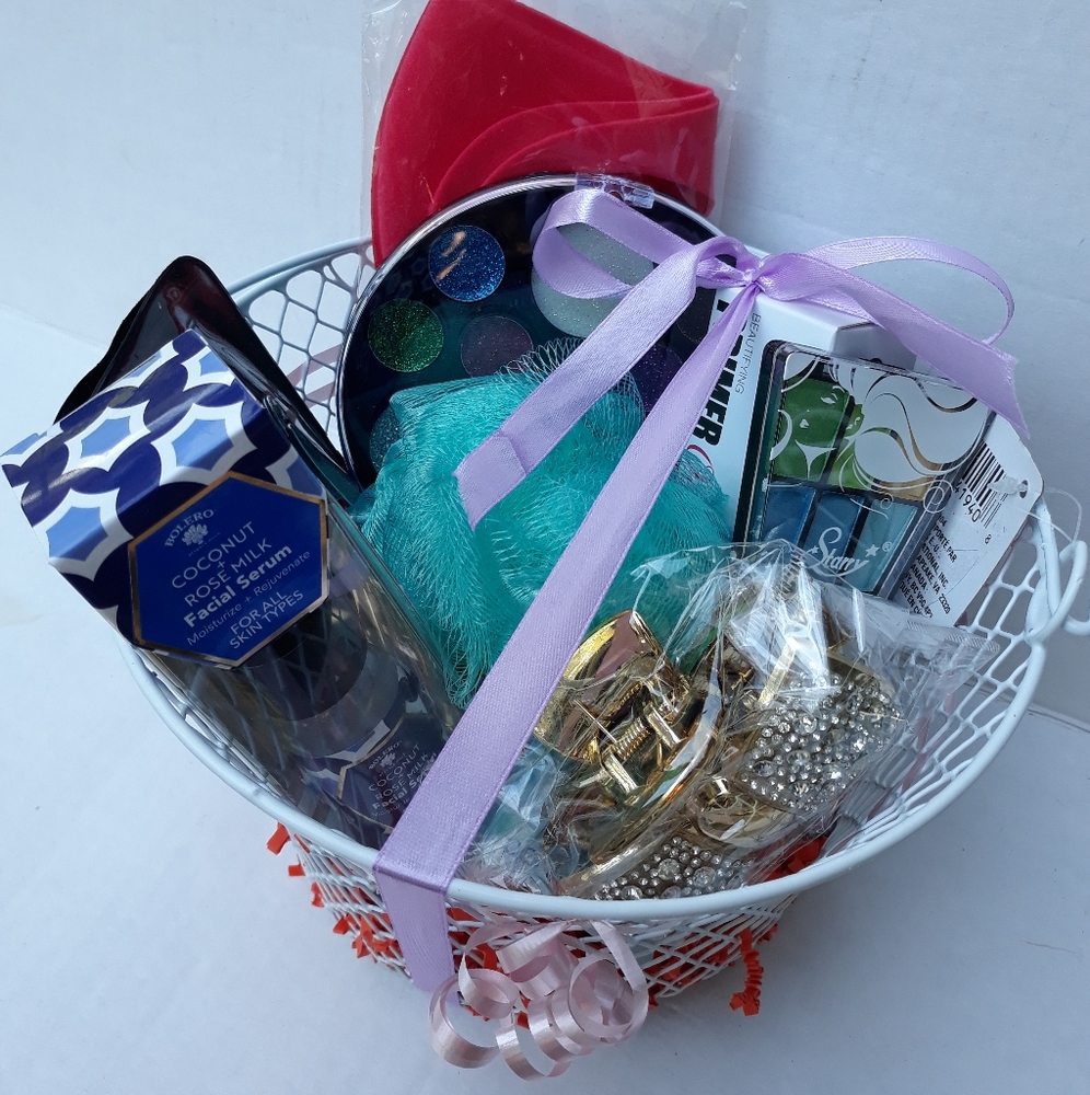 Gift Basket for the Bath, Skin Care, Hair 8 item